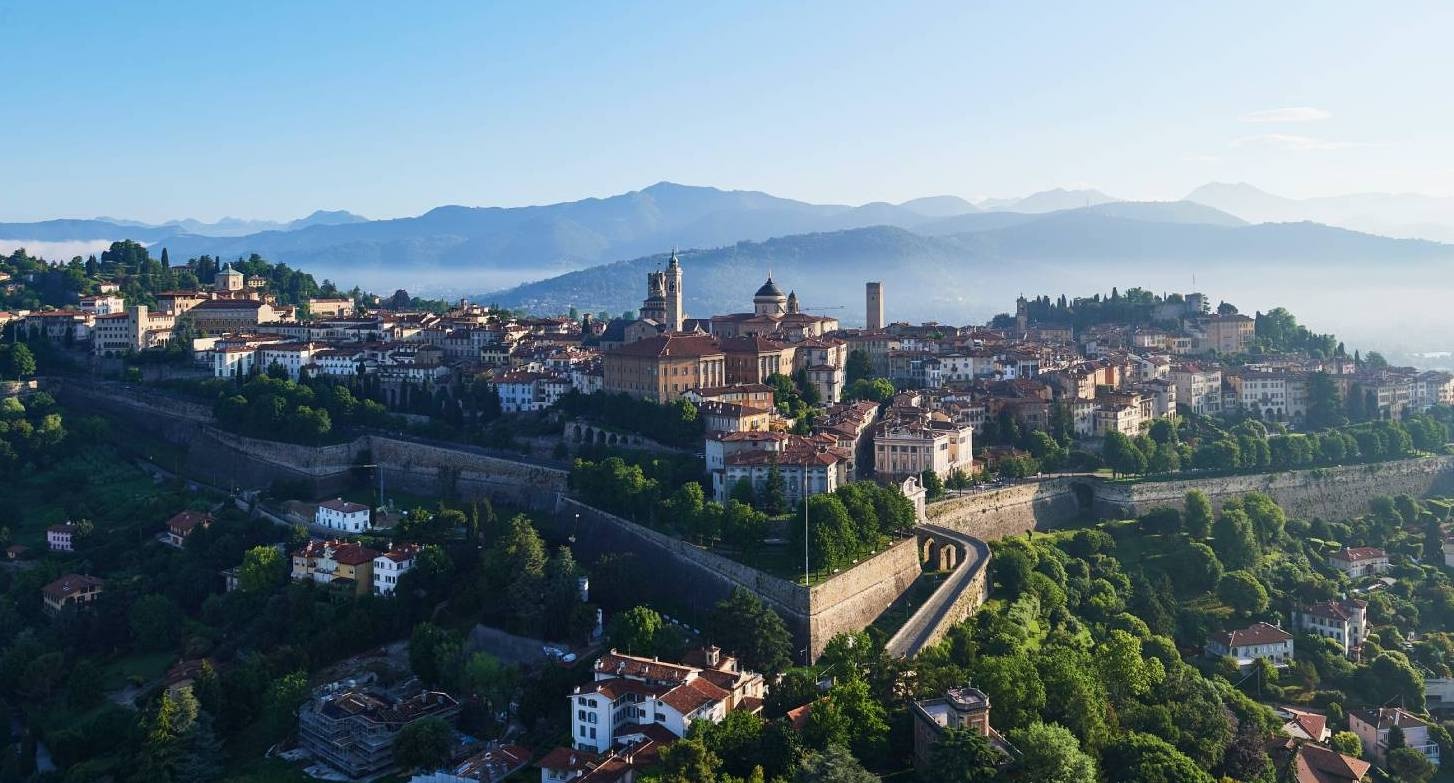 vista completa di città alta